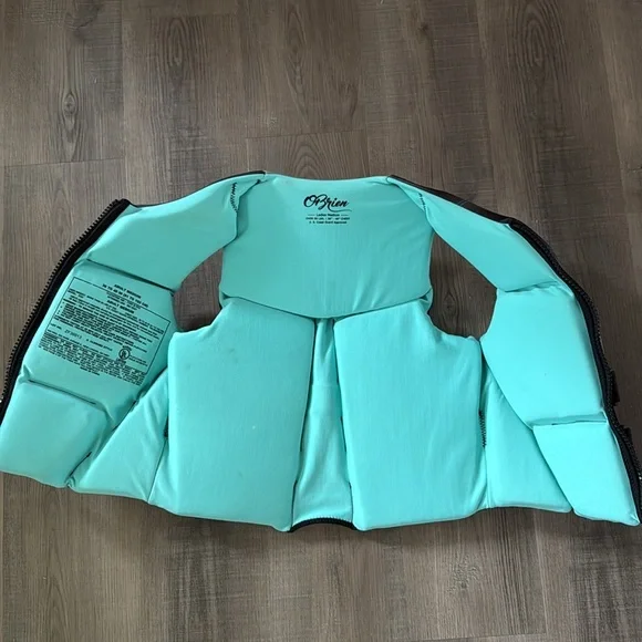 O’Brien women’s life jacket - Picture 3 of 5
